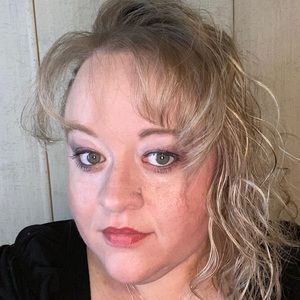 Meet your Posher, Mandis